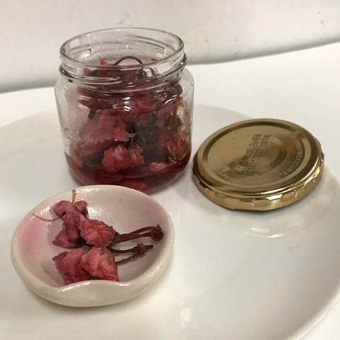 桜の花びら漬け